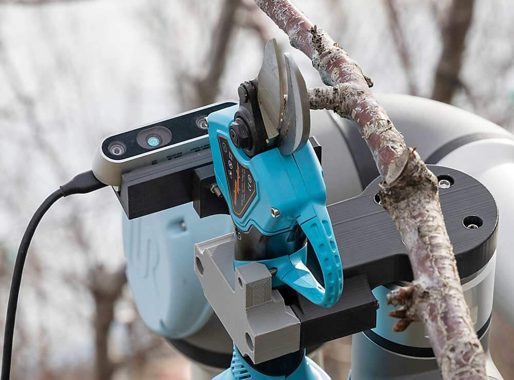 Pruning robot